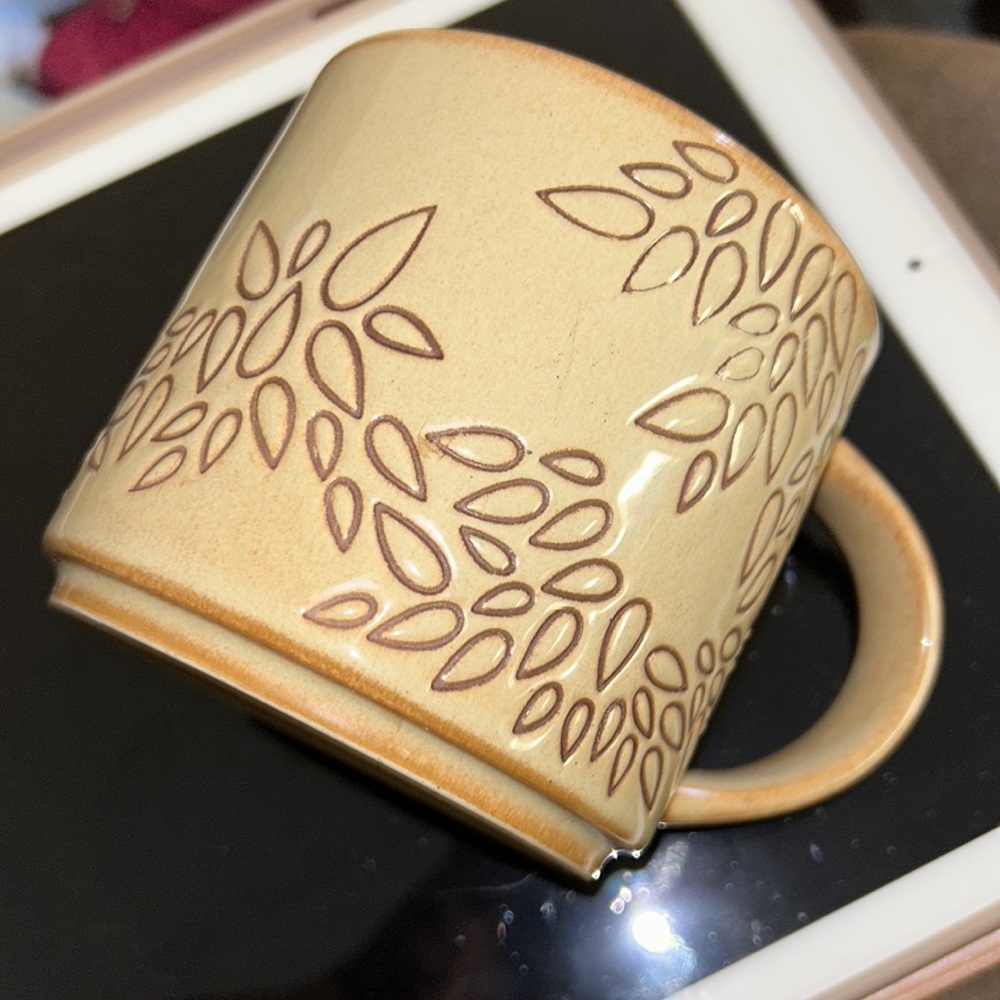 Starbucks Coffee Mug Brown Leaf Pattern Leaves Fall Cup 2013 Embossed 14oz. - Picture 2 of 7